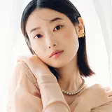 光と影のバランスで作るクール＆シックな夏肌メイク