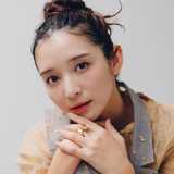 プラスワンで一気に華やぐ！ お呼ばれメイクに欠かせない煌めきアイテムを取り入れる