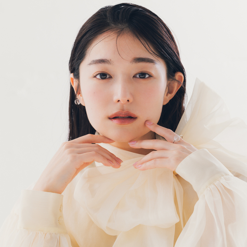 あか抜けカラーとふんわり質感。最新春リップで旬の顔に。